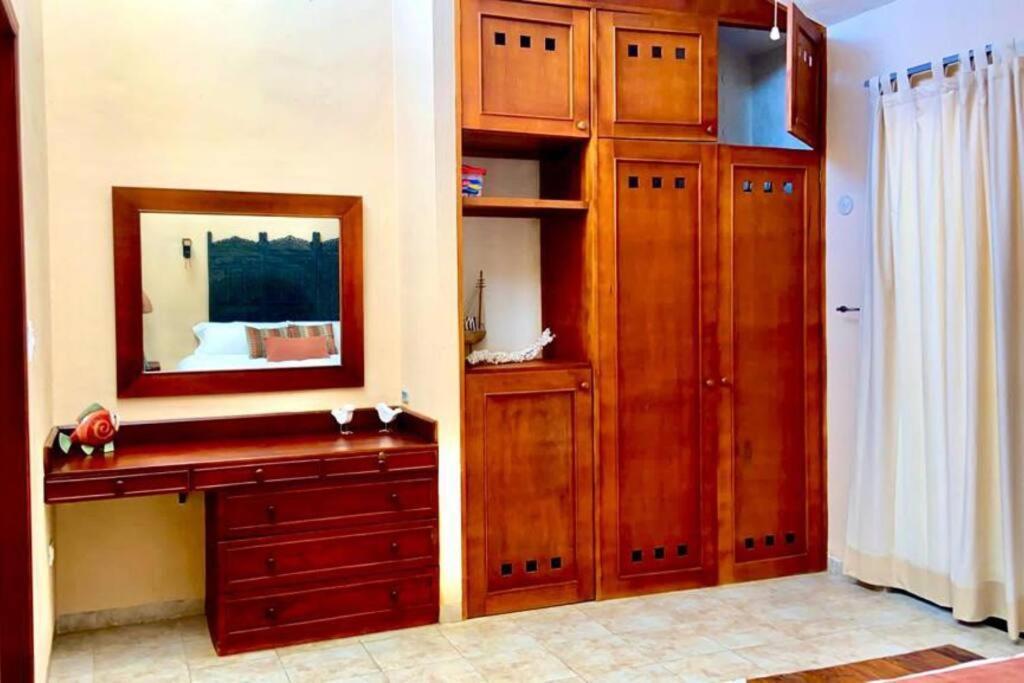 סלסטון Beachfront Apartment With Swimming Pool. One Bedroom מראה חיצוני תמונה