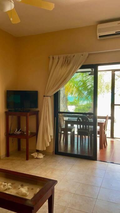 סלסטון Beachfront Apartment With Swimming Pool. One Bedroom מראה חיצוני תמונה