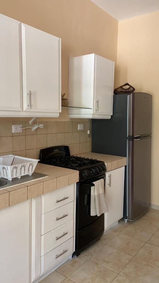 סלסטון Beachfront Apartment With Swimming Pool. One Bedroom מראה חיצוני תמונה